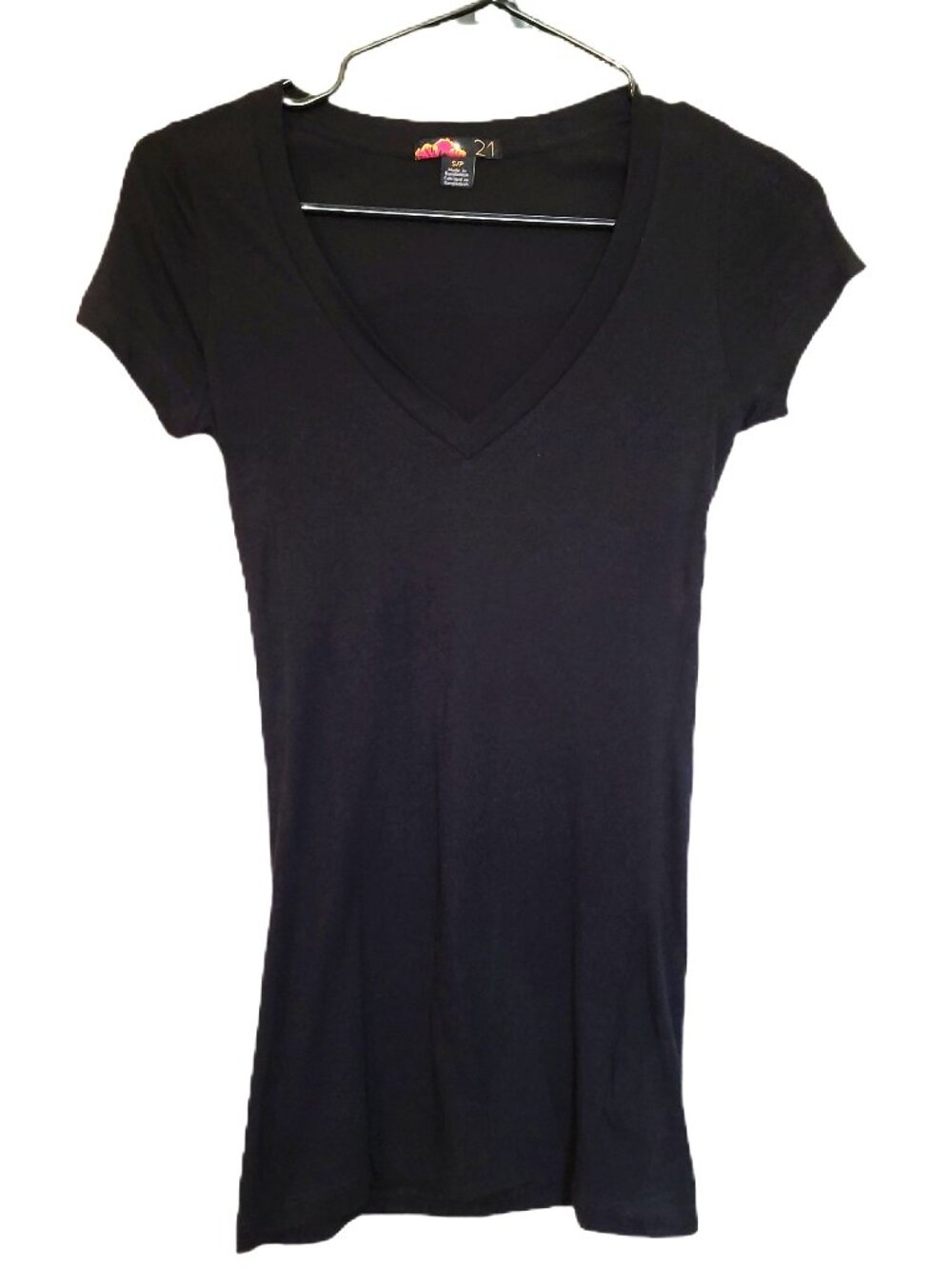 FOREVER 21 Women's Black V-Neck Top Size Small NWOT